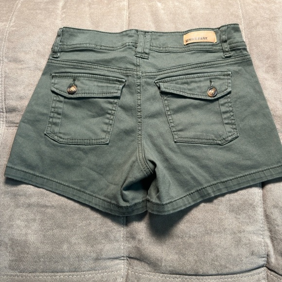 UNIONBAY Women's Olive Cargo Shorts - Picture 5 of 9